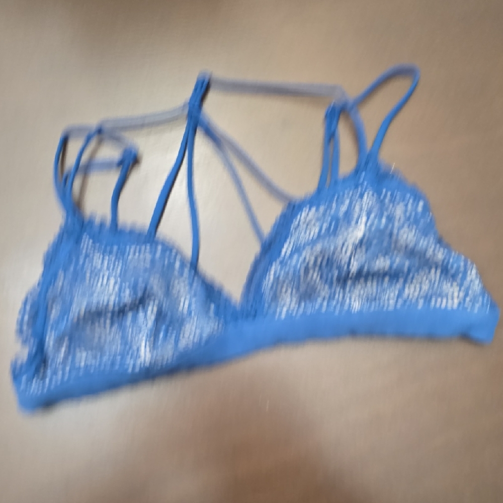 VICTORIA'S SECRET Strappy Blue Lace Bralette Sz M - Picture 2 of 3